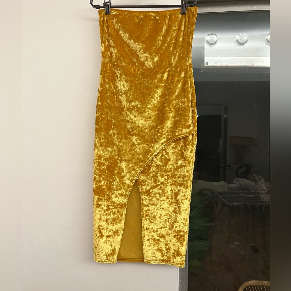 Pretty Little Thing Yellow Gold Crushed Velvet Strapless Cocktail Dress Retro